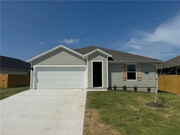 450 Raegan St, Prairie Grove, AR 72753