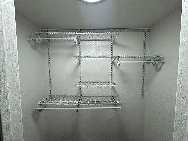 Wellington Place Apartments — Photo 25