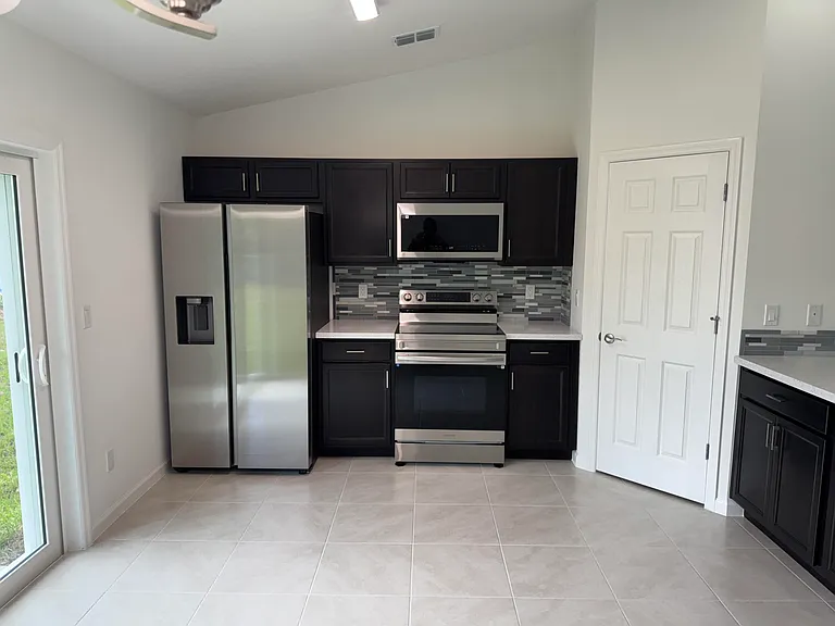 532 SW Buswell Ave — Photo 11