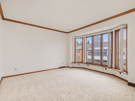 5th image of 1853 Elizabeth Ln