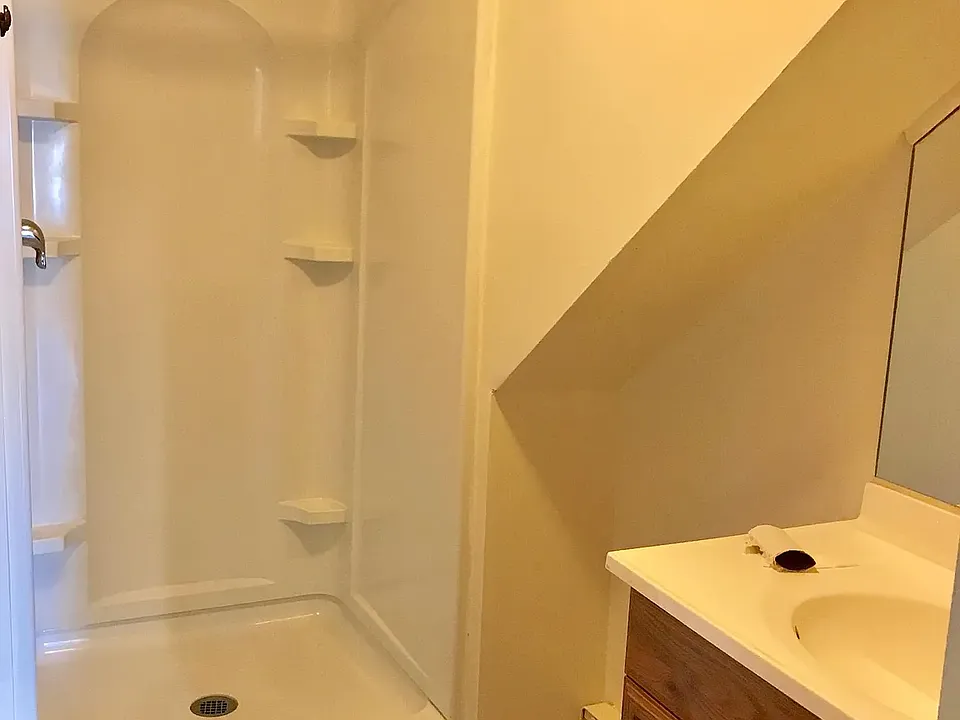 44 Isham St #3