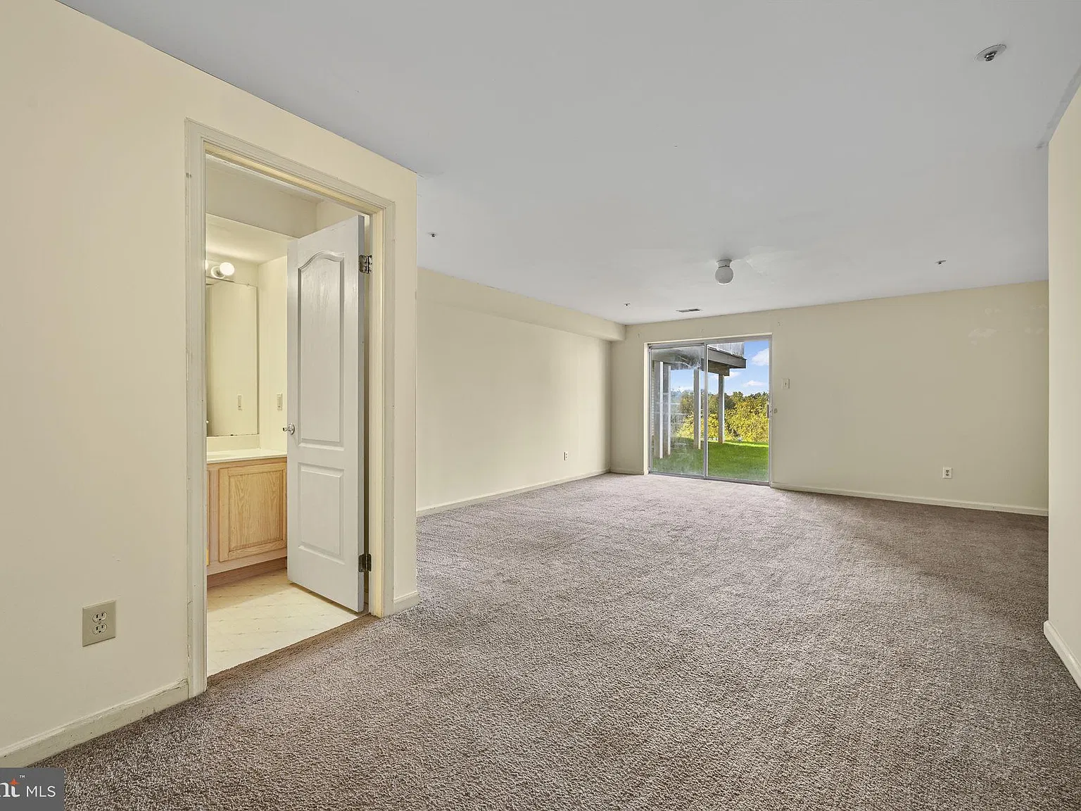 3 bed, 4.0 bath, 1836 sqft, $2,750 — Photo 3