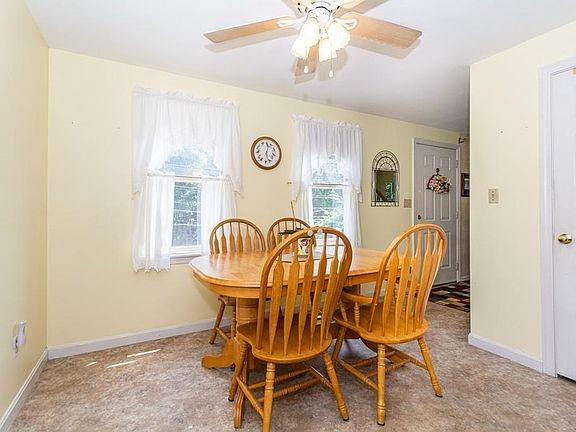 5th image of 318 Kenoza Ave