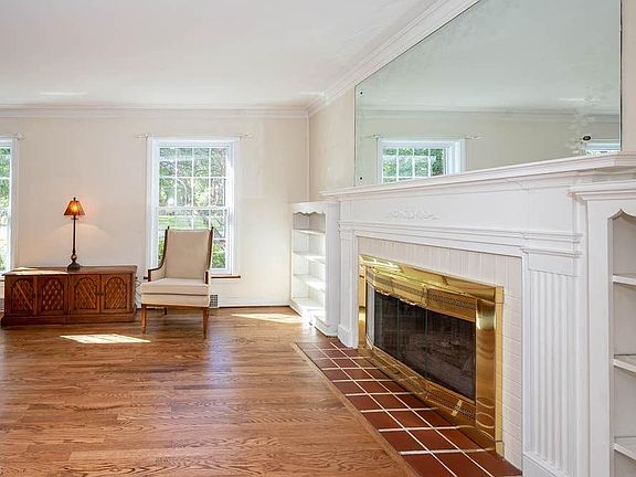 3rd image of 6137 Glenwood Ave