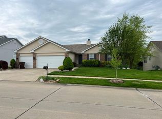 74 Aspen Ridge Ct, Saint Peters, MO 63376