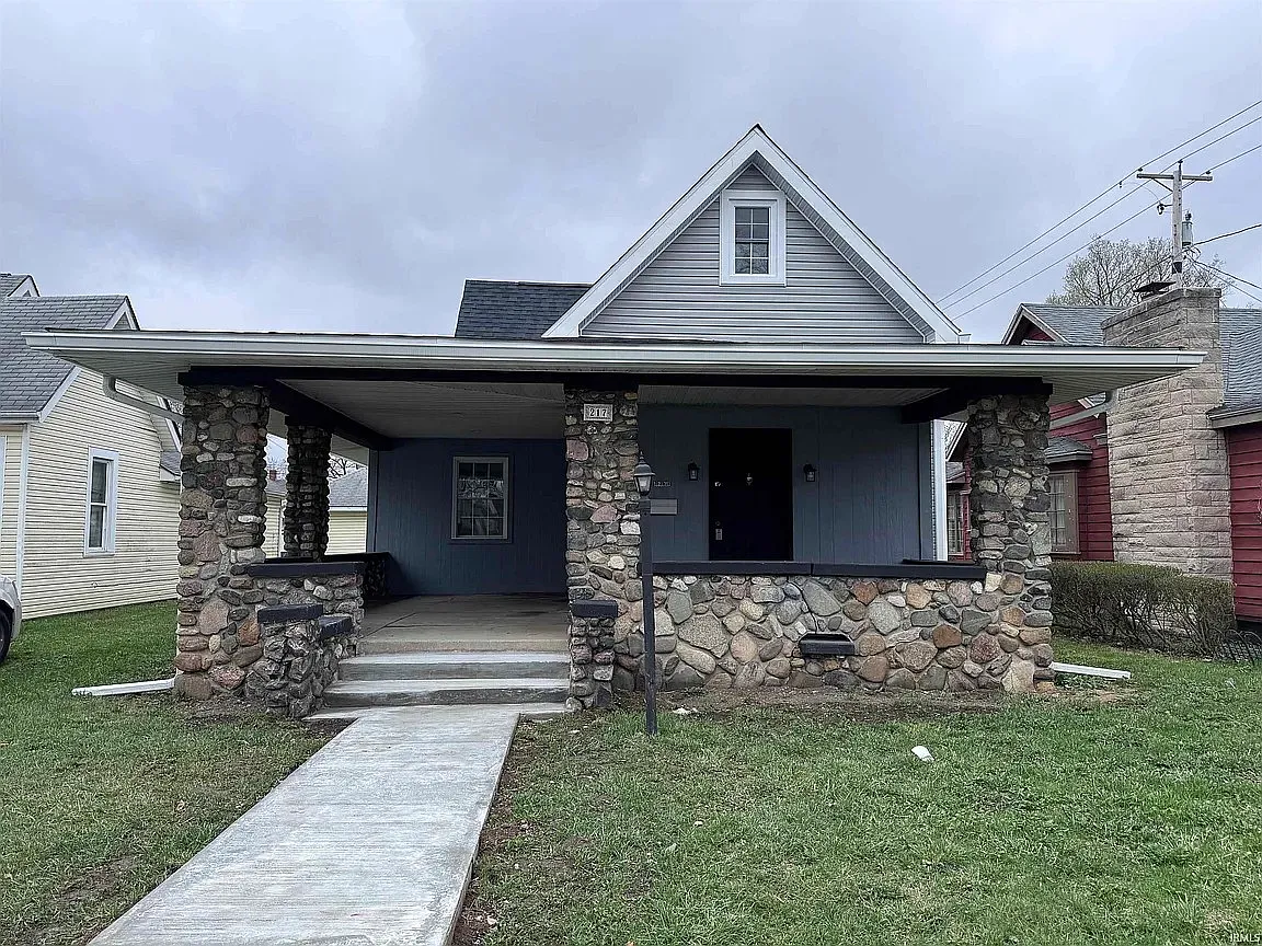 4 bed, 2.5 bath, 1730 sqft, $1,700 — Photo 1