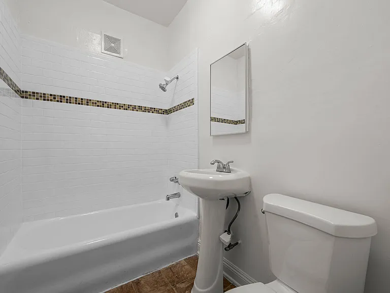 745 S Normandie — Photo 12