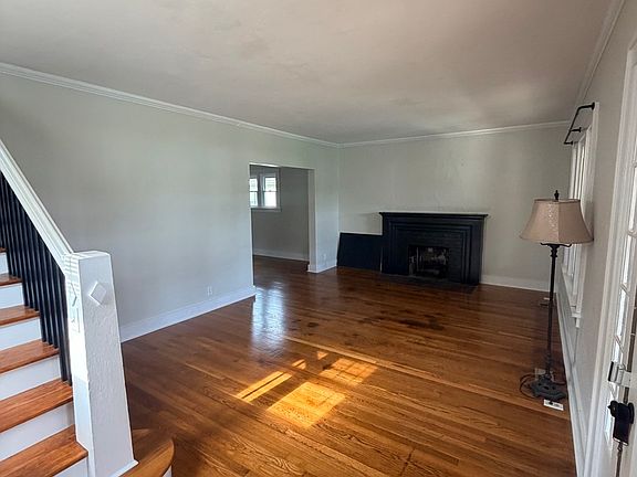 5th image of 404 W Church St
