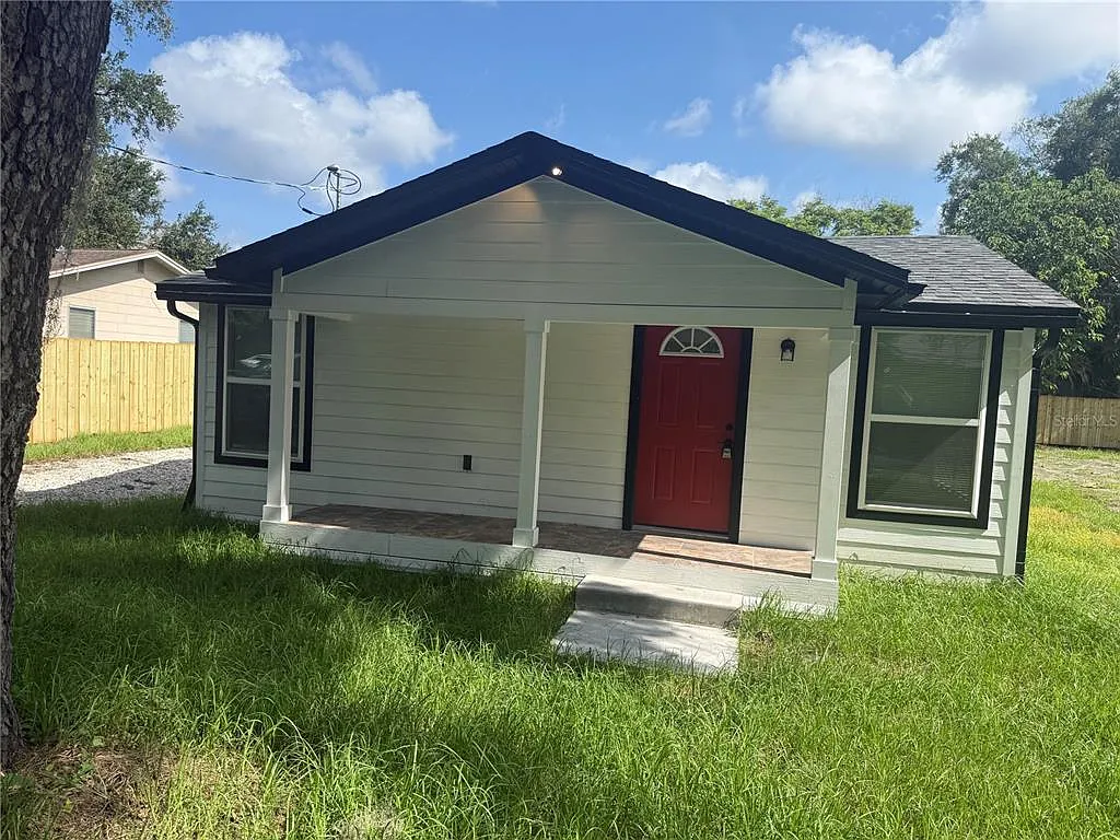3 bed, 2.0 bath, 1196 sqft, $2,175 — Photo 2