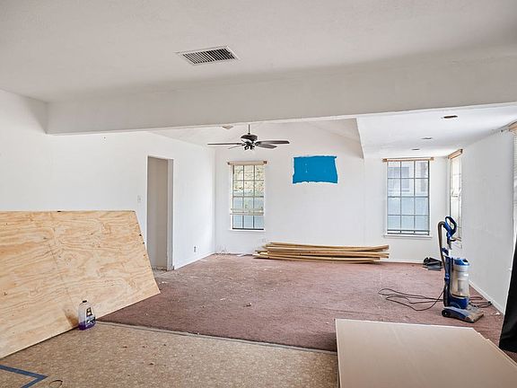 5th image of 1402 Wood St