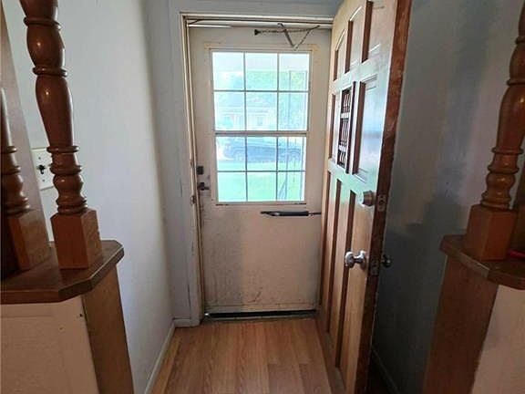 5th image of 510 W 2nd St