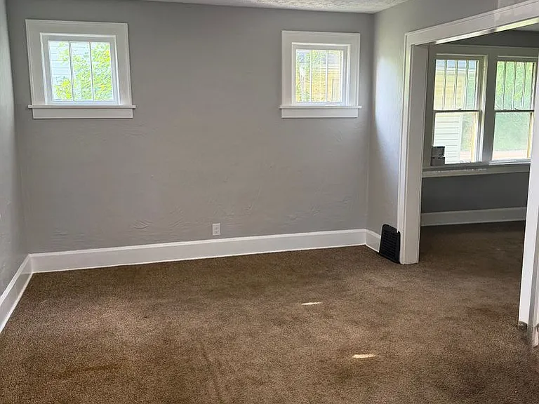 1658 Grace Ave NE — Photo 5