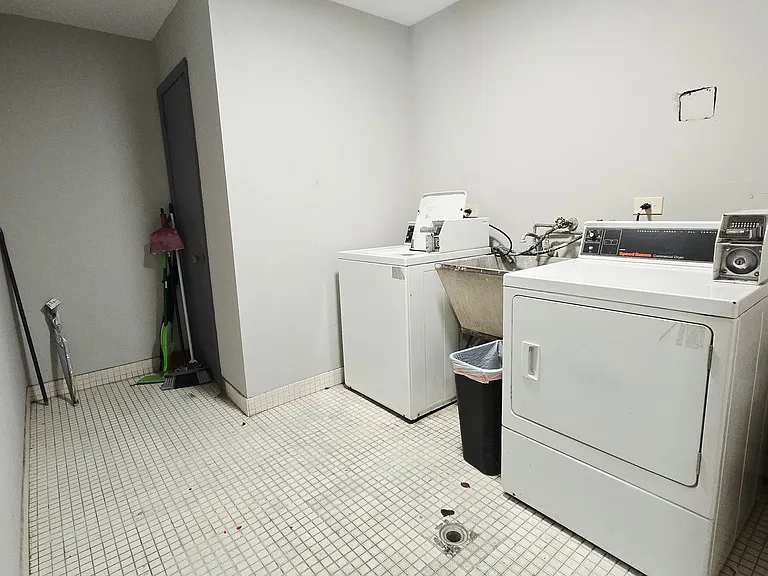 805 N Court St — Photo 2