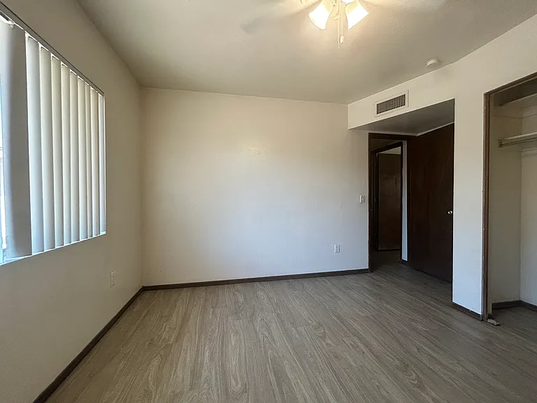 2141 E Manhatton Dr — Photo 3