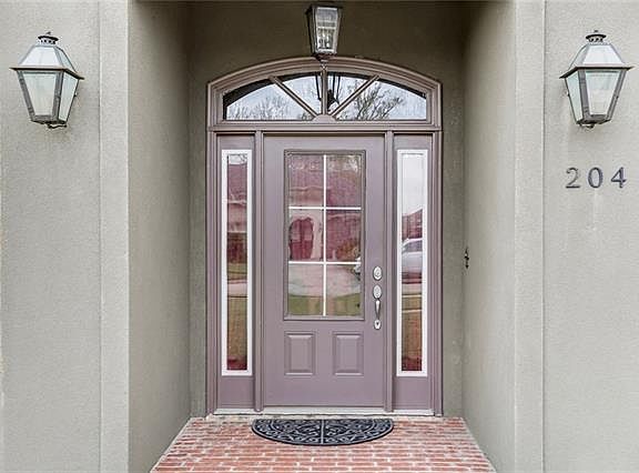 3rd image of 204 Liza Ct
