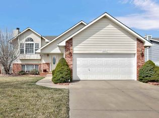 857 E Plantation Rd, Maize, KS 67101