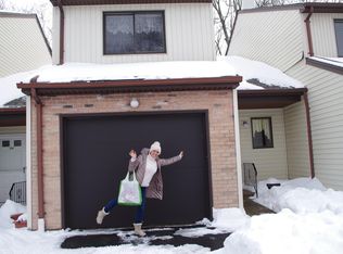 95 Oak Forest Dr, Manchester, CT 06042