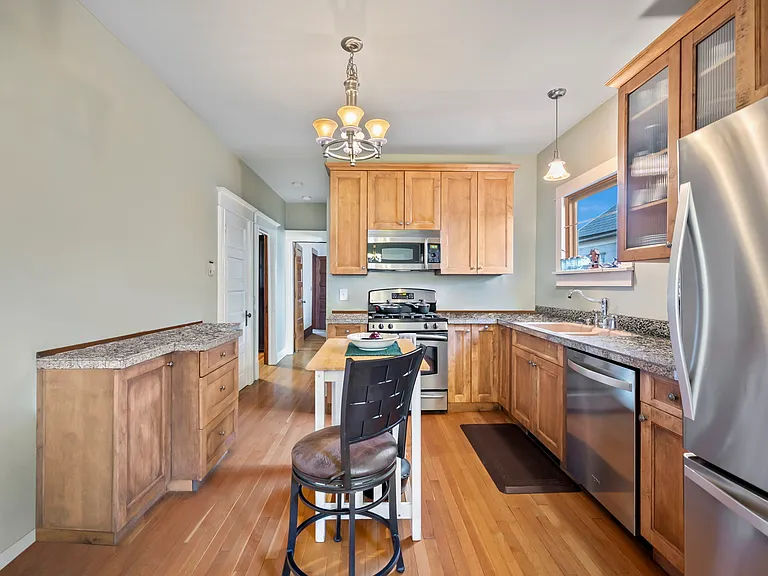 326 E Monument St — Photo 11