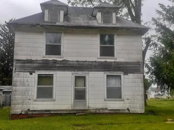 220 S Pine St, Buda, IL 61314