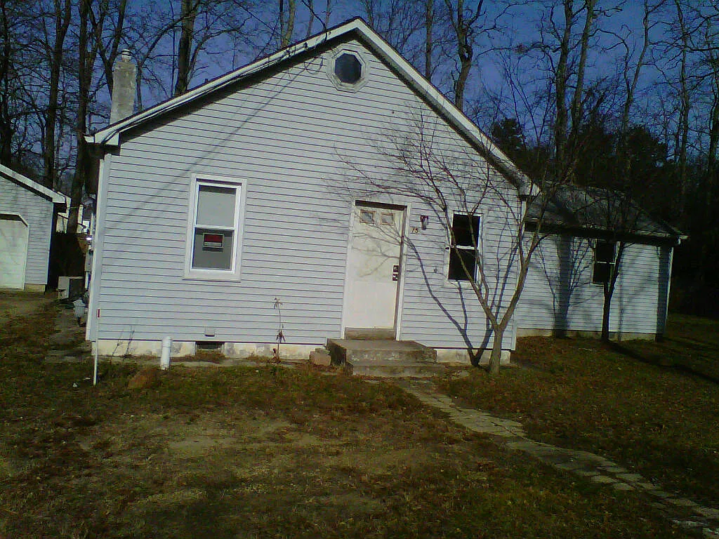 15 Adams St photo 1