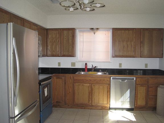 4th image of 524 N Avenue C