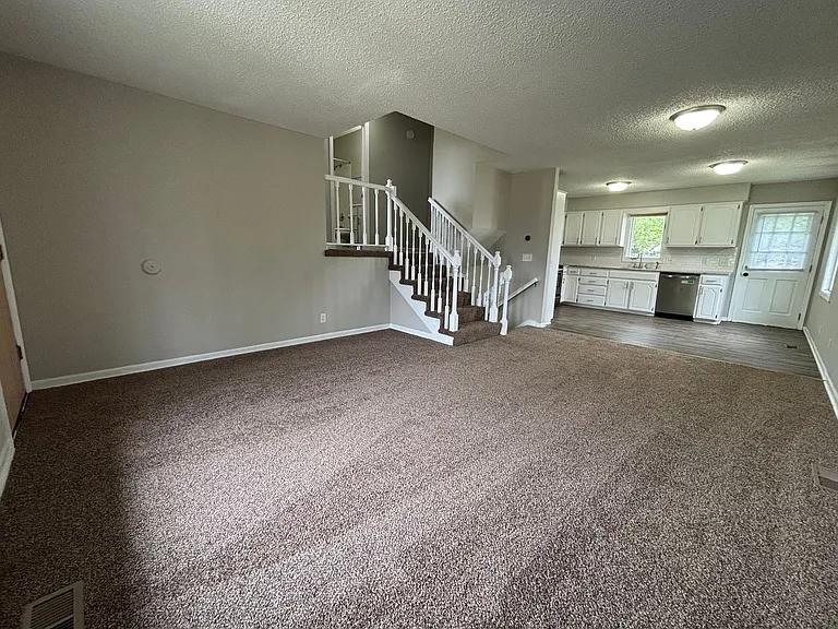 3307 S 133rd St — Photo 19