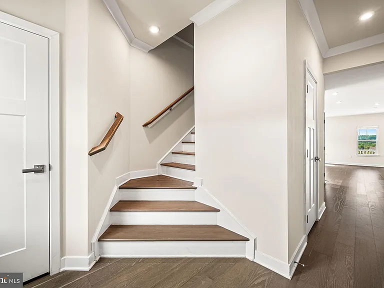 220 Chase Dr — Photo 4