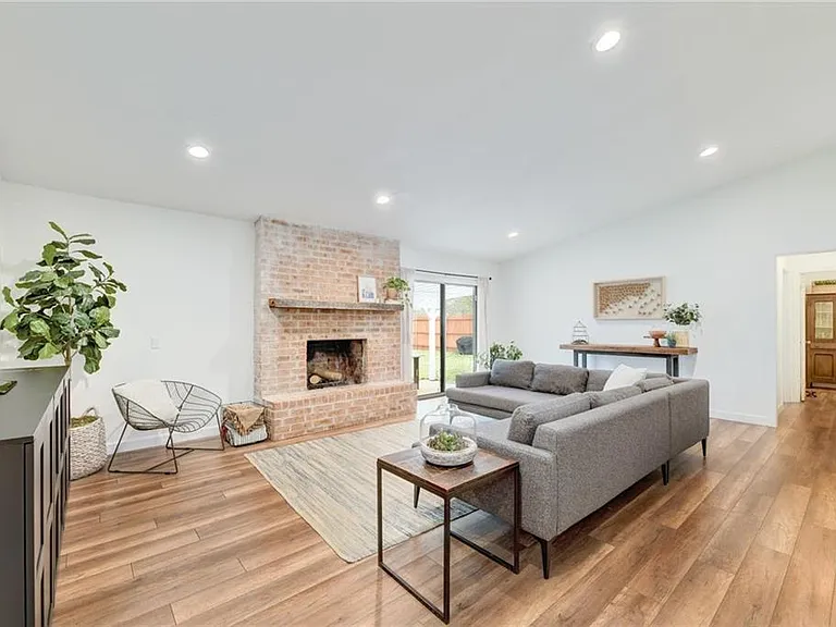 13313 Effingham St — Photo 8