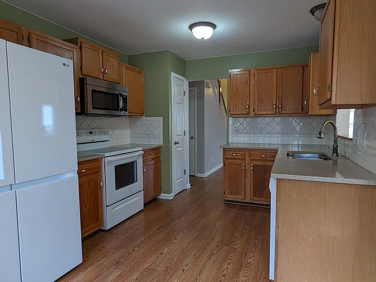 415 Malton Ct — Photo 5