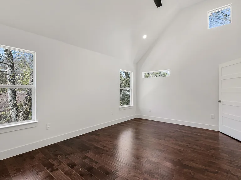 2712 E 3rd St #A — Photo 11
