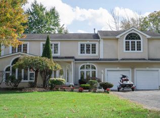 15 Gawain Dr, Manalapan, NJ 07726