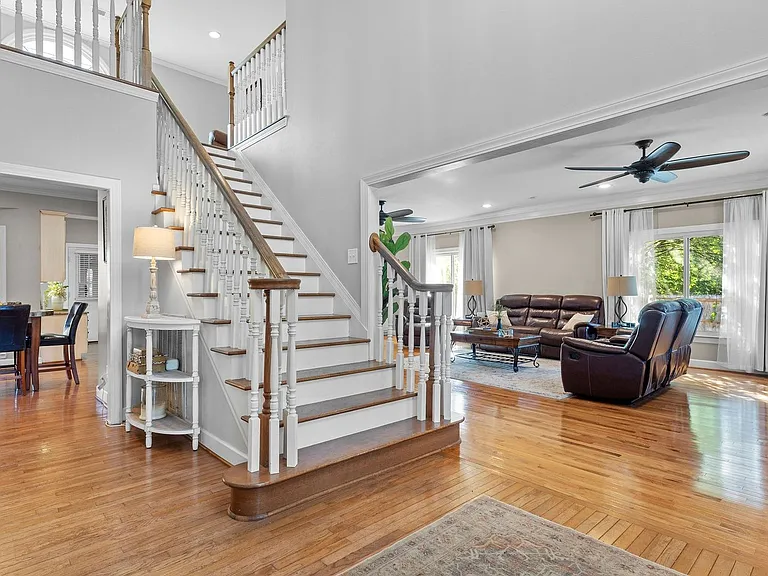 1210 Auxford Ave — Photo 3