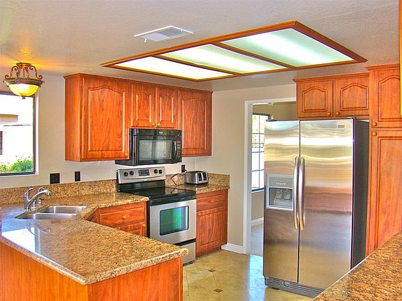 3rd image of 1723 W Country Club Ln