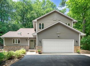 15 Magnolia Ln N, Plymouth, MN 55441