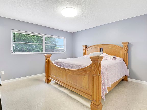 5th image of 711 SE Floresta Drive