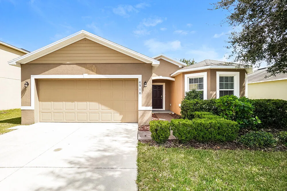 3 bed, 2.0 bath, 1764 sqft, $2,265 — Photo 1