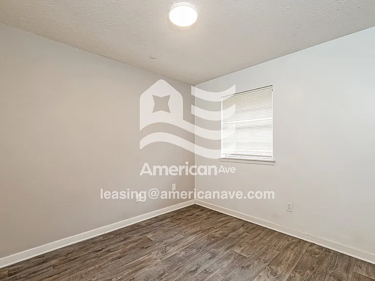 845683_012_bedroom_12.jpg