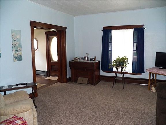 5th image of 10033 Sampson Ave
