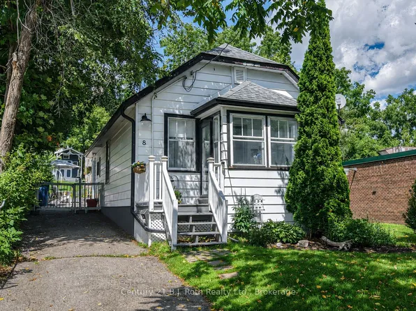 8 Dunn Ave, Orillia, ON L3V 2N9