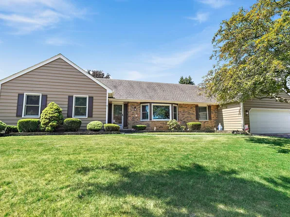 831 Crabtree Ln, Cary, IL 60013