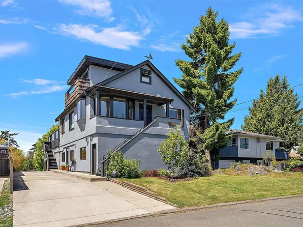 474 Foster St, Esquimalt, BC V9A 6R7