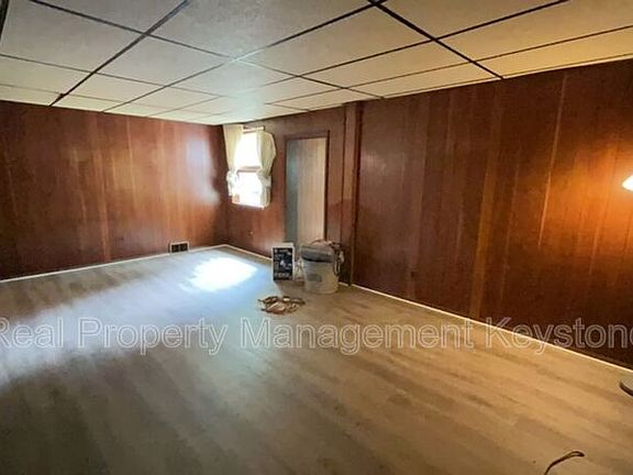4th image of 121 Cutler St