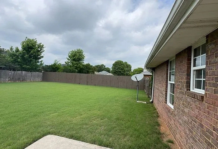 4 bed, 3.0 bath, 2430 sqft, $1,995 — Photo 2