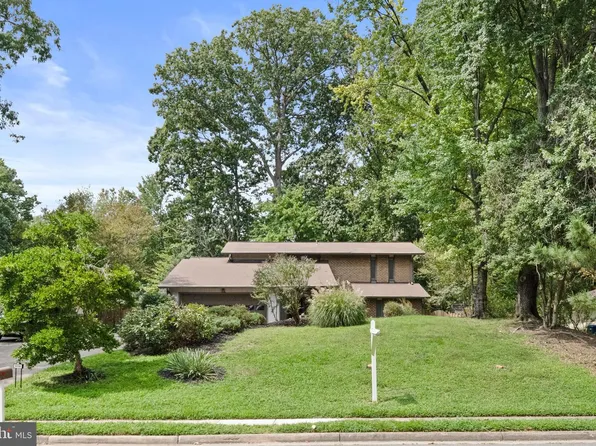9006 Home Guard Dr, Burke, VA 22015