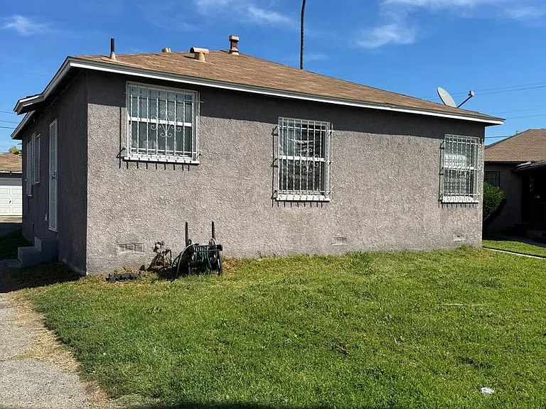 713-715 E Cocoa St — Photo 1
