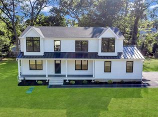 34 Huyler Rd, Setauket, NY 11733