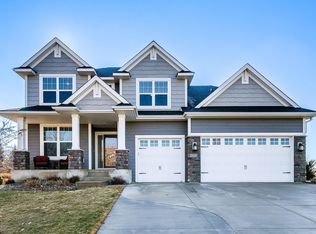 3273 Arden Dr, Woodbury, MN 55129