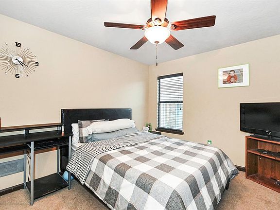 5th image of 961 Oak Terrace Dr