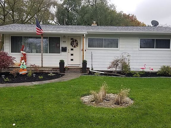 3rd image of 908 Village Trail Rd
