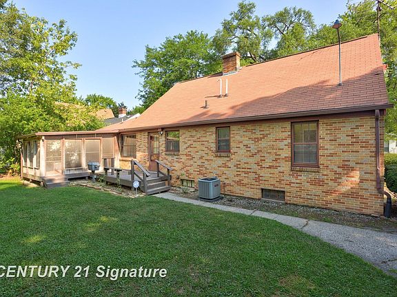 32nd image of 1525 Beech St